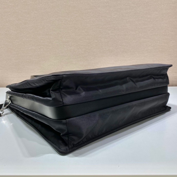 Pra*a top handle bags